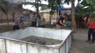 Polisi Bongkar dan Bakar Arena Judi Sabung Ayam di Jombang Demi Marwah Kota Santri