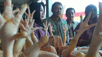 Tak Terkendali, Harga Daging Ayam Melambung Tinggi di Pasar Jombang