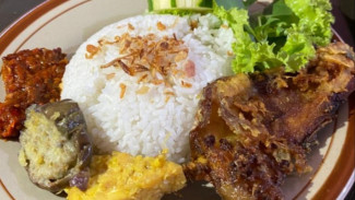 Enaknya Makan Siang Dengan Menu Beragam Olahan Ikan Asap di Jombang
