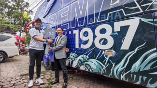 Senangnya Arema FC Usai Terima Hibah Bus Operasional dari Gilang Juragan99