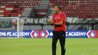Ada 2 Pelatih Asing dan Lokal Masuk Radar Manajemen Arema FC