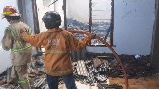 Ditinggal Salat Jumat, Kantor Desa di Jombang Terbakar