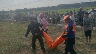Diduga Bunuh Diri, Pria Pengendara Vario Tabrakan Diri ke Kereta Api di Jombang