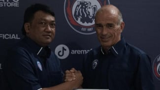 Sosok Pelatih Baru Arema FC Ternyata Ayah Kapten Persebaya