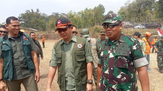 BNPB Kirim Helikopter Super Puma Untuk Water Bombing Karhutla Gunung Arjuno