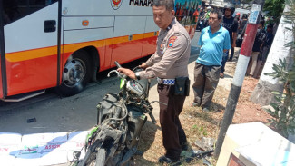 Diduga Bunuh Diri Pengendara Motor di Jombang Tabrak Bus Harapan Jaya Hingga Tewas