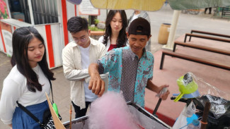 Nostalgia Jajanan 'Tempo Doloe' Bareng Taman Safari Prigen