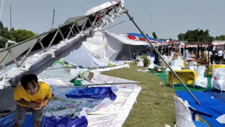 Tenda Bulaga di Jombang Ambruk Diterjang Angin Sesaat Setelah Dibuka Bupati