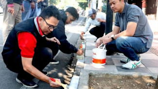 Sukseskan Hari Jadi Ribuan ASN dan Non ASN Pemkot Batu Cat dan Bersihkan Halte