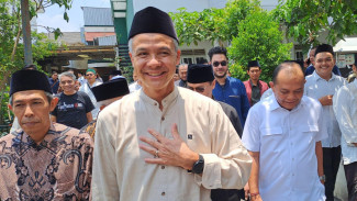 Ganjar Salat Jumat dan Sowan ke Keluarga Mendiang Hasyim Muzadi di Ponpes Al Hikam