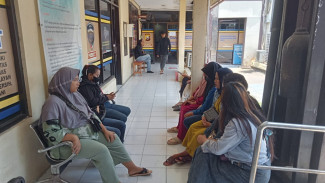 Mengaku Tertipu Arisan Bodong, Emak-emak Menggeruduk Mapolres Pasuruan Kota