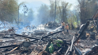 Kebakaran Hebat Melanda Bangunan Kafe Omah Pring Pandaan Pasuruan Hingga Ludes