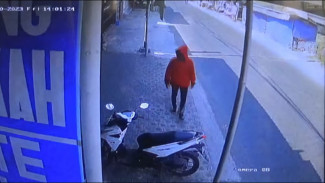 Aksi Nekat, Pelaku Pencuri Sepeda Motor di Jombang Terekam Kamera CCTV