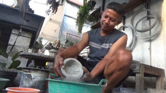 Iseng-iseng, Warga Jombang Dapat Untung dari Kerajinan Pot Mini Bonsai
