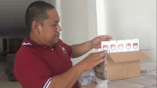 Terima Logistik Pemilu, KPU Jombang Temukan Puluhan Botol Tinta Rusak