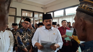 Menteri Hadi Berikan 1.144 Sertifikat Tanah ke Warga Malang