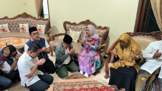 Muhaimin Minta Doa Bersimpuh Dihadapan Ibu Sebelum Awali Kampanye