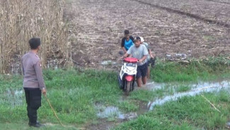 Asik Nongkrong Tiba-tiba Polisi Datang, Pemuda di Ringroad Jombang Kocar-kacir Hingga ke Sawah