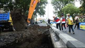 Ambles di Jalan Bandung Kota Malang, Pengerjaan Langsung Dikebut Siang-Malam
