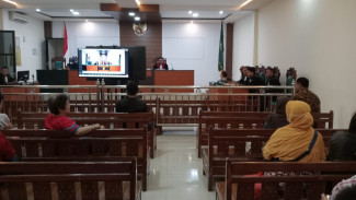 Ditanya JPU, Terdakwa Akui Kuasai dan Serahkan Cincin Kawin Menantunya di Polsek Jombang