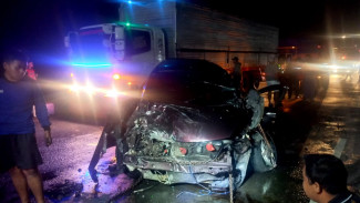 Diduga Mengantuk, Warga Nganjuk Tabrak Elf Rombongan Warga Lamongan di Jombang
