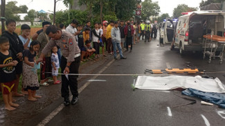 Terjatuh saat Melintasi Genangan Air, Pemotor di Jombang Tewas Terlindas Truk