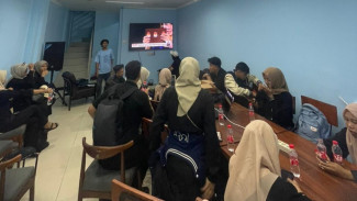 Usai Nobar Debat Cawapres, Puluhan Anak Muda di Malang Bikin Kajian
