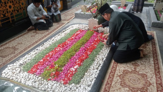 Ziarah ke Tebuireng, Erick Thohir Berharap Pemilu Berjalan Damai