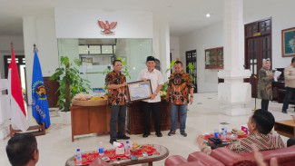 PWI Malang Raya Berikan Piagam Penghargaan 'Tokoh Peduli Pers' di Momen HPN 2024