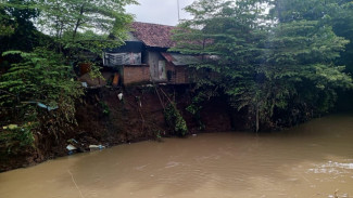 Akibat Tanggul Kritis, Dapur Rumah Warga di Jombang Tergerus Arus Sungai 2 Kali