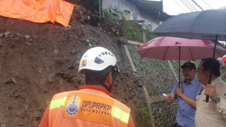 Pj Wali Kota Malang Instruksikan Percepatan Perbaikan Plengsengan Longsor di Sukun