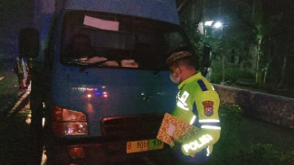 Hindari Kubangan, Pelajar Perempuan di Jombang Tabrak Truk Parkir hingga Tewas