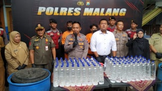 Polisi Tetapkan 2 Orang Tersangka Dalam Kasus Produksi Miras Ilegal di Malang