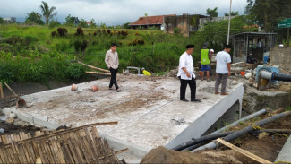 DPUPR Kota Batu Pastikan Jembatan Kali Paron Bisa Dilintasi saat Lebaran