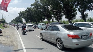 Jalur Arteri Macet Menghambat Pintu Exit Tol Bandarkedungmulyo Jombang