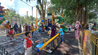 Libur Lebaran Alun-alun Malang Dibanjiri Wisatawan
