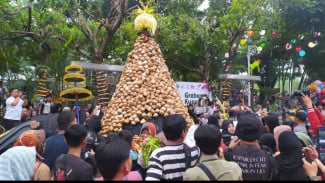 Grebeg Kupat Tumpeng Syawalan Tetap Meriah Meski Hujan Gerimis