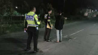 1 Orang Tewas Dalam Insiden Laka Kantas Pemotor dan Truk Gandeng di Jombang