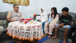 Datangi Rumah Para Guru, Cara Kadindik Jatim Peringati Hari Pendidikan Nasional