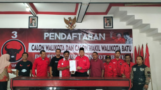 Wabup Malang Didik Gatot Subroto Ambil Formulir ke DPC PDIP Batu, Besok Kris Dayanti