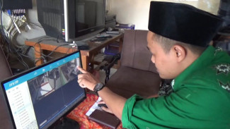 Aksi Pencuri 'Obok-Obok' Sekolah SMA di Jombang Terekam CCTV