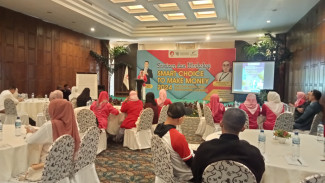 Cegah Terjerumus Investasi Bodong, Para Ibu-Ibu di Pasuruan Diajari Bisnis Trading