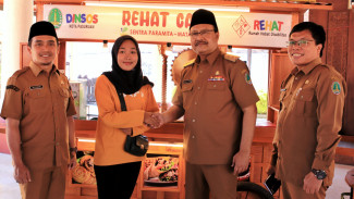 Penuhi Hak Disabilitas, Pemkot Pasuruan Beri Bantuan Sembako dan Gerobak