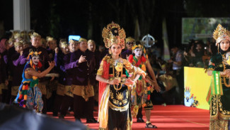 Saat Parade Pratnyaparamita ing Malang Tampil di Karnaval Budaya Nusantara Apeksi 2024