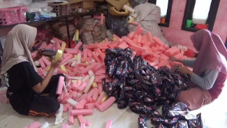 Tahun Ajaran Baru, Produsen Tas Kotak Pensil di Jombang Ramai Pesanan