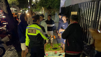 Razia Warung Angkringan di 3 Lokasi, Polres Jombang Amankan 18 Pemuda yang Pesta Miras 