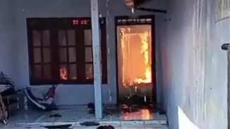 Kebakaran Hanguskan Rumah di Bangil, Warga Berjibaku Selamatkan Diri