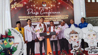 Pasangan Guru jadi Pendaftar Pertama Paslon di KPU Batu, Jargon Tak Ingin Dilayani Tapi Melayani