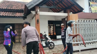 Sempat Dikira Mendung, Sebuah Rumah di Jombang Terbakar