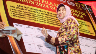 Kirab Maskot Pilkada Serentak Semarakkan Kota Pasuruan